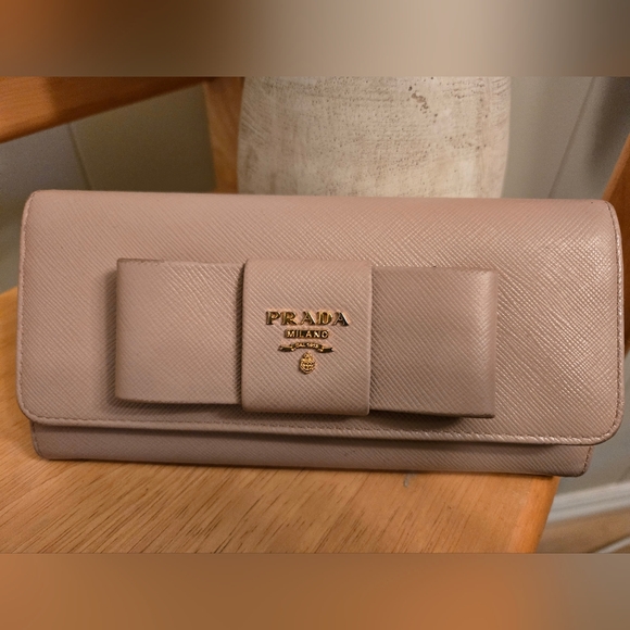 Authentic Neutrals Saffiano Cuir Leather Continental Wallet. - Picture 1 of 16